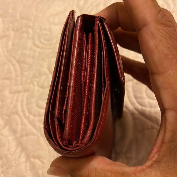 910 Burberry Red TriFold Wallet - Picture 3 of 11